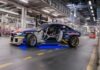 BMW M2 κάνει drifting μέσα σε εργοστάσιο (video)