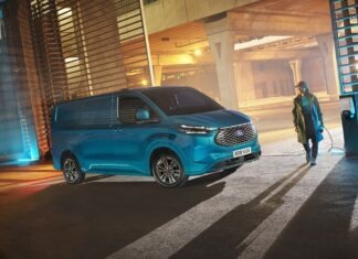 FORD E-Transit Custom: Ταχύτερη φόρτιση, μεγαλύτερη αυτονομία