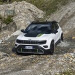 JEEP Avenger 4xe από 29.990€: Με 145 PS, τετρακίνηση και 8 χρόνια εγγύηση, κάνει την αυθεντική εμπειρία JEEP πιο προσιτή από ποτέ