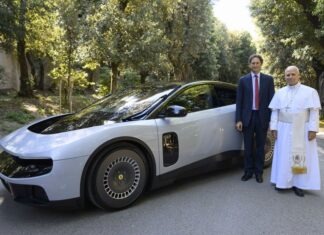 FERRARI Luce: Ηλεκτρίζει και διχάζει με τις…ευλογίες του Πάπα (video)