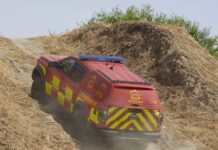 FORD Ranger Raptor: Ο Carlos Sainz εκπαιδεύει την Πυροσβεστική