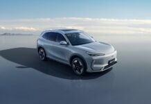 GEELY E5: Νέες εκδόσεις PRO+ και TECH+ με αυτονομία 475 χλμ. – Τιμές